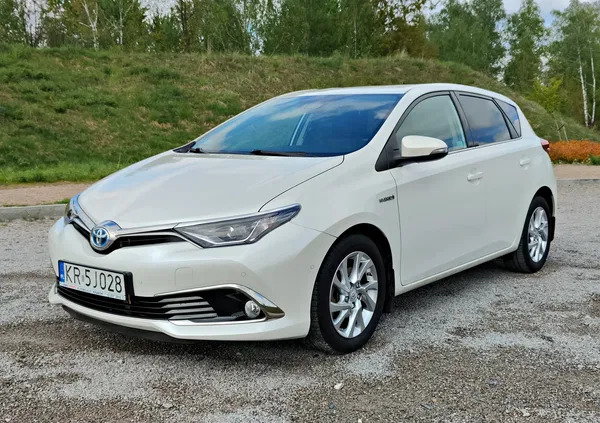 toyota auris śląskie Toyota Auris cena 59900 przebieg: 130000, rok produkcji 2015 z Jaworzno